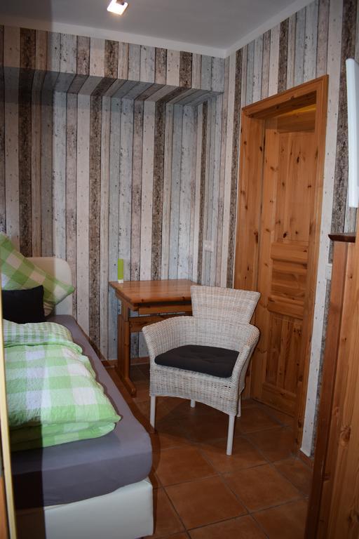 Gast-Und Weinhaus Zwiebelturm Kerken Exterior foto